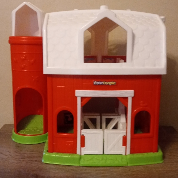 Fisher-Price Other - Fisher- Price Little People Barn And Silo Playset